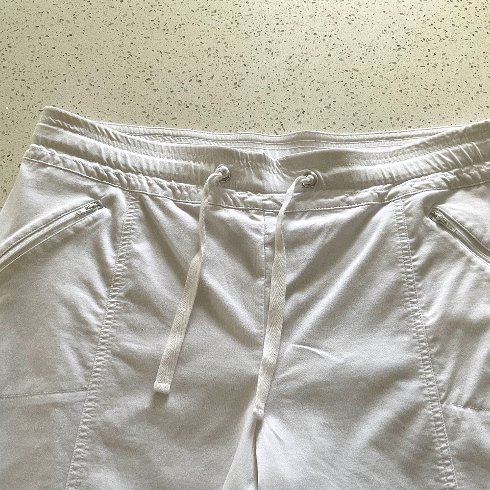 Chicos white cropped Drawstring size XL or 3 elastic waist